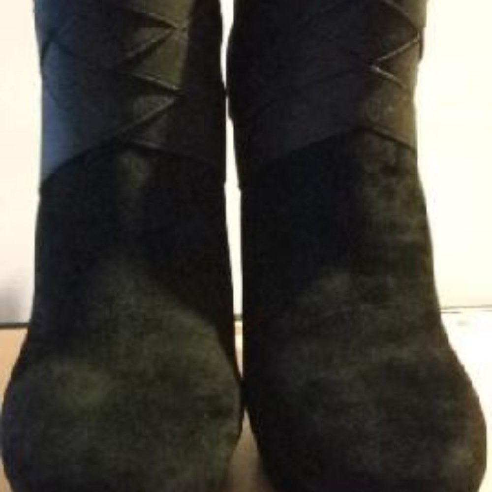 Shoe - Picture 3 of 4